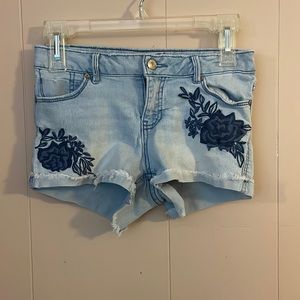 Blue spice embroidered denim short shorts size 1